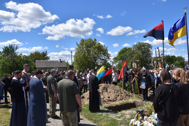 Два роки вважався безвісти зниклим: на Волині попрощалися з Героєм Віктором Шоломом