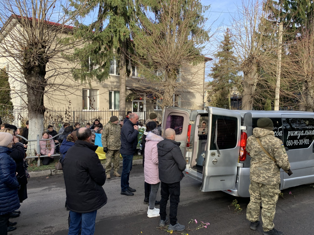 Майже через 7 місяців повернувся додому: на Волині попрощалися з 33-річним Героєм Дмитром Трофімюком