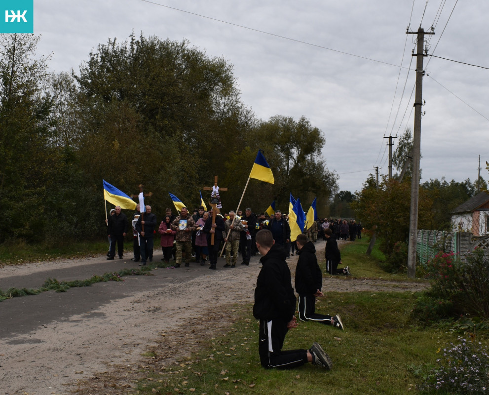 Громада у жалобі: на Волині в останню дорогу провели молодого захисника Станіслава Барана