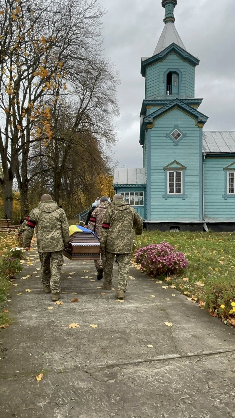 Навіки 37: на Волині провели в останню путь воїна Дениса Шайка