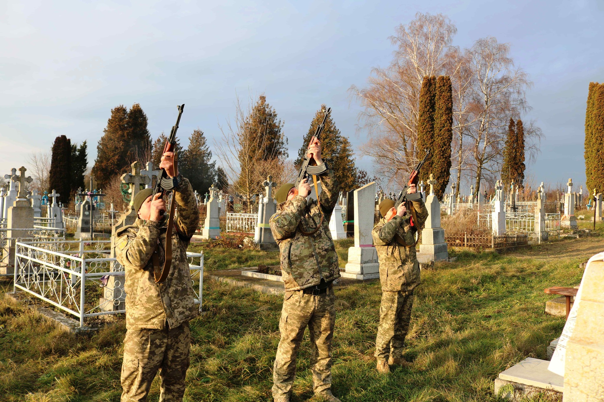 Понад рік вважався безвісти зниклим: у Луцькому районі поховали Героя Василя Цвілюка
