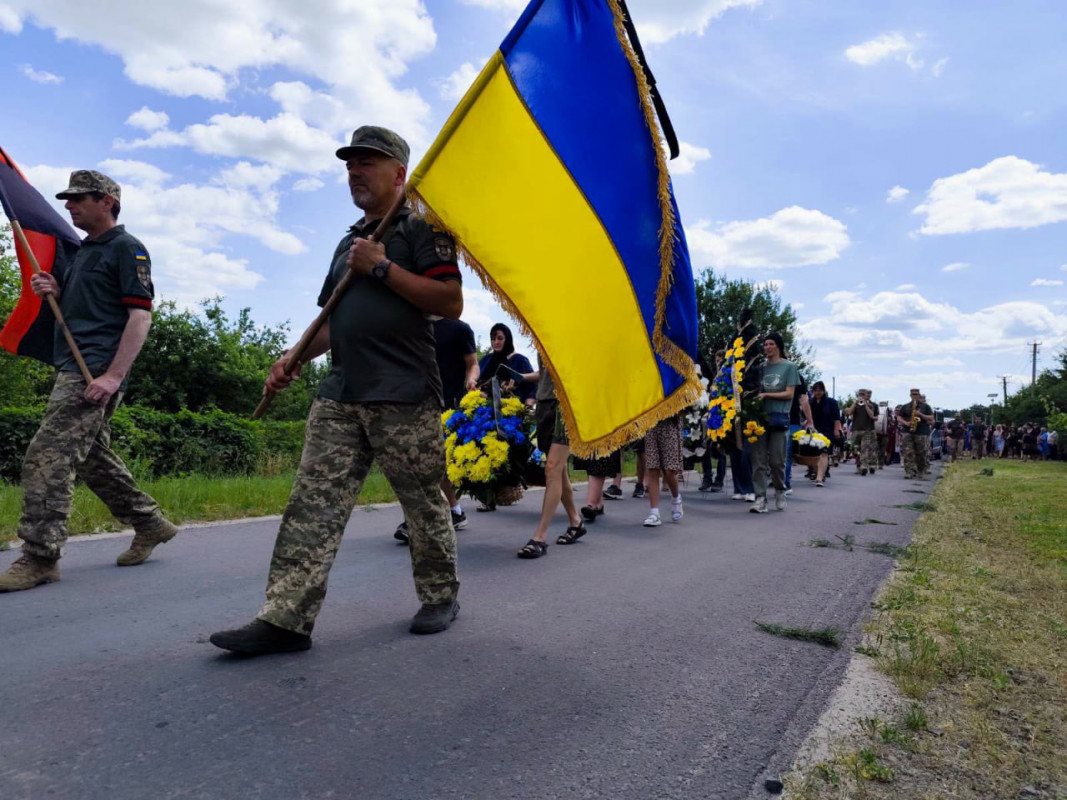 Майже два роки вважався зниклим безвісти: на Волині провели в останню дорогу Героя Миколу Войтюка