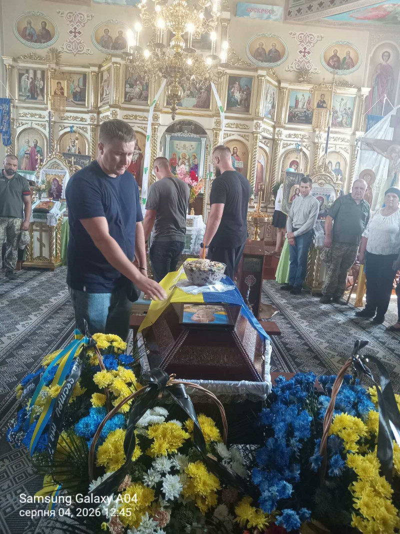 Понад два роки вважався зниклим безвісти: на Волині поховали Героя Олександра Лавренчука