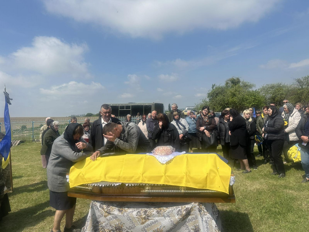Устилузька громада попрощалася із захисником України Олександром Сачуком
