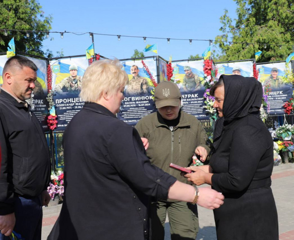 Загинули за Україну: на Волині родинам полеглих Героїв вручили державні нагороди