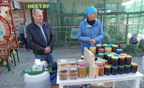 У громаді на Волині з найбільшою бджолою в Україні збирали мед військовим на фронт