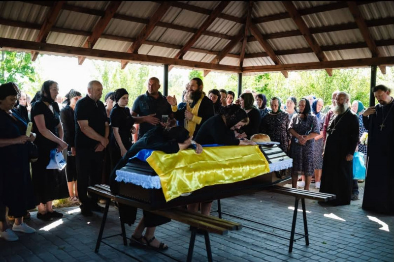 «На щиті» повернувся додому: на Волині поховали прикордонника Валентина Пірожика
