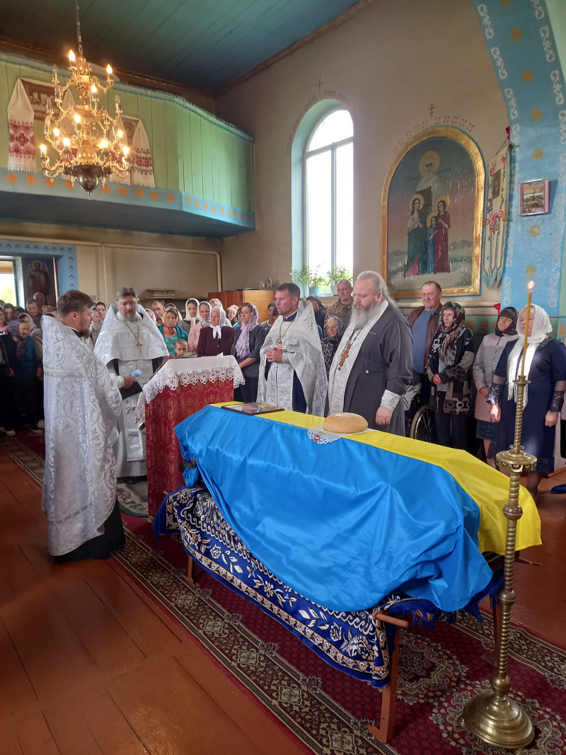 Загинув понад 2 місяці тому: на Волині поховали 24-річного Героя Владислава Богомаза. Фото