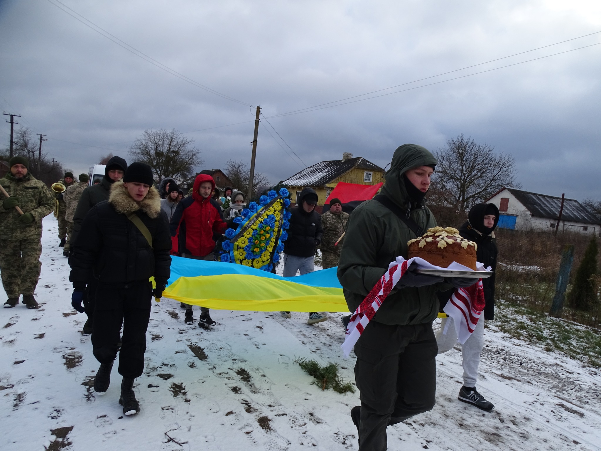 Боронив рідну землю упродовж двадцяти місяців: на Волині в останню земну дорогу провели Ігоря Корицького