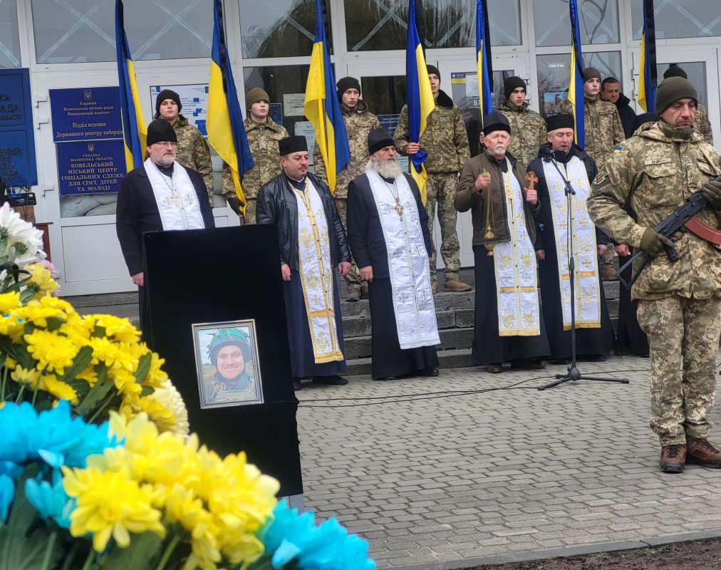 Заповів поховати на Волині і поставити на могилі козацький хрест: провели в останню путь Героя Сергія Голядинця