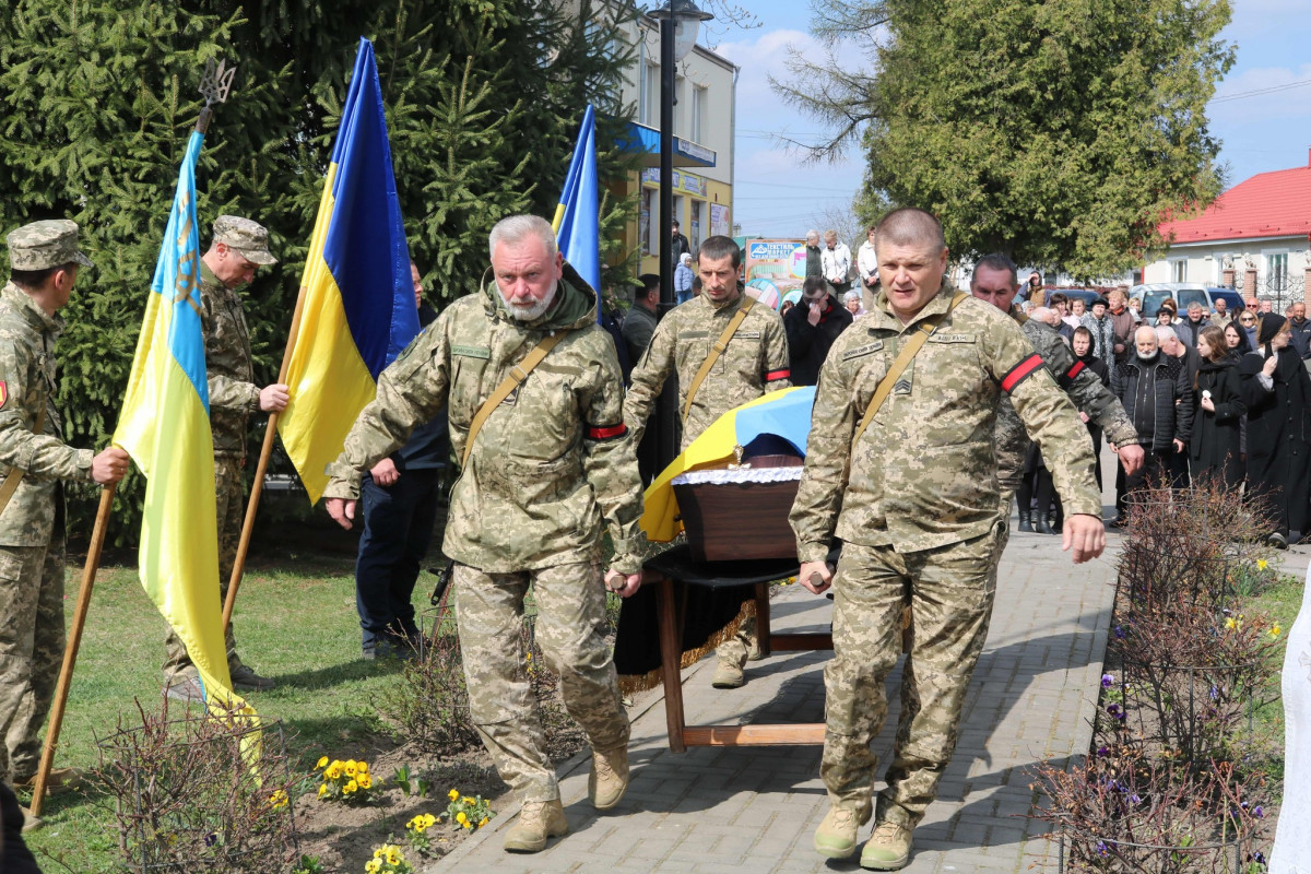 Життя присвятив порятунку інших: на Волині провели в останню дорогу воїна Олександра Батуру