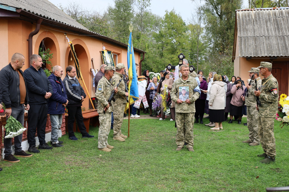 Не встиг одружитися й відчути радості батьківства: на Волині попрощалися з Героєм Олександром Коцурою