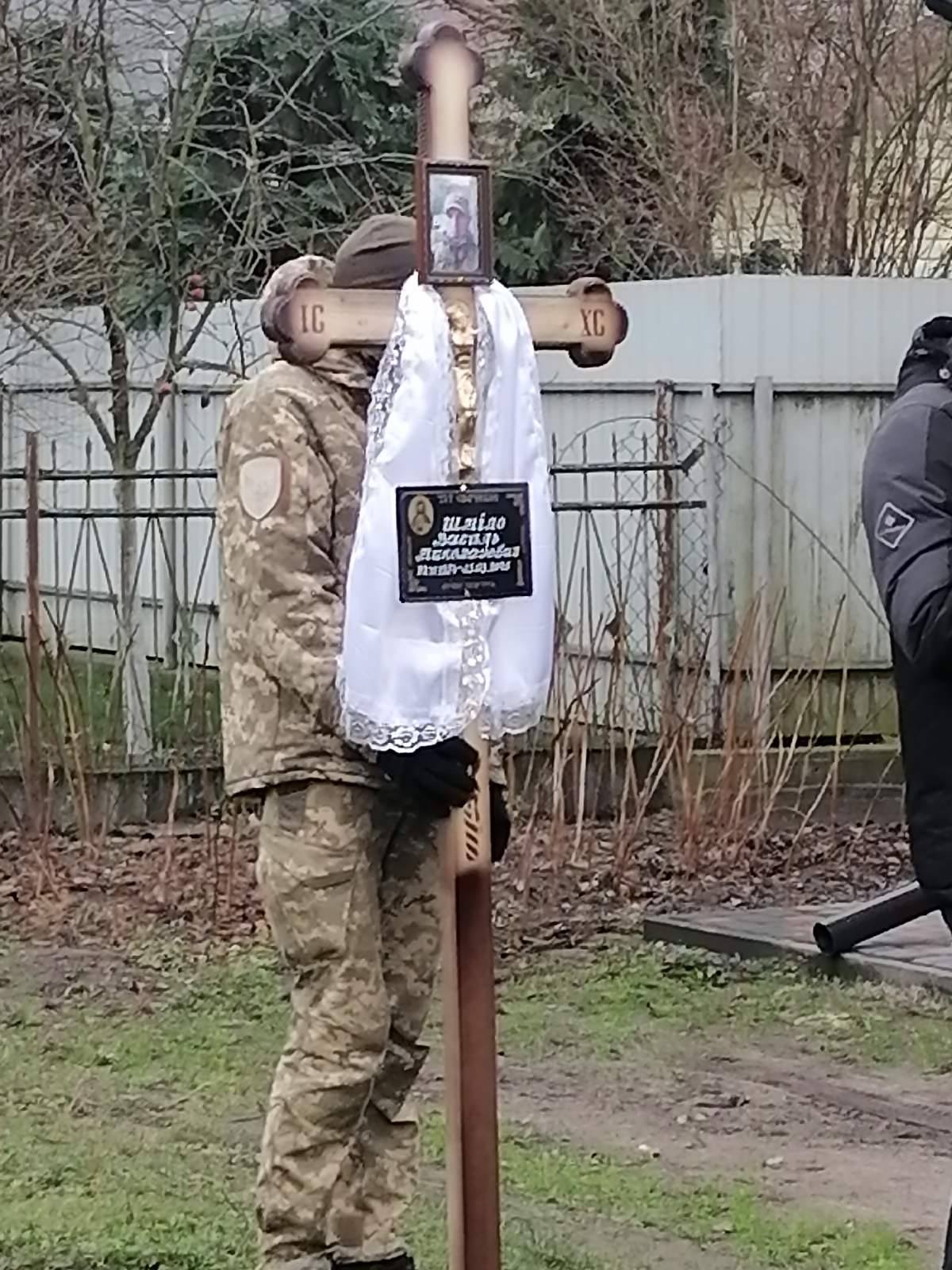 Дев’ять місяців вважався зниклим безвісти: на Волині останню земну дорогу провели Героя Василя Шміло
