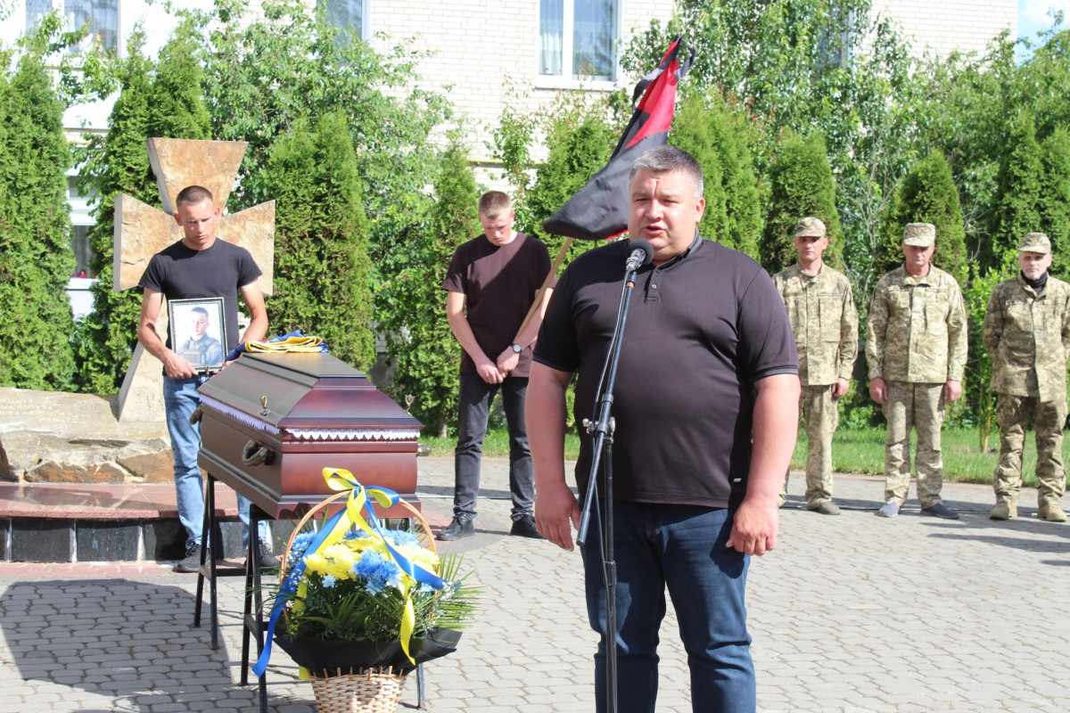 «Врятував побратима ціною власного життя»: на Волині попрощалися з 25-річним Героєм Андрієм Лавренчуком