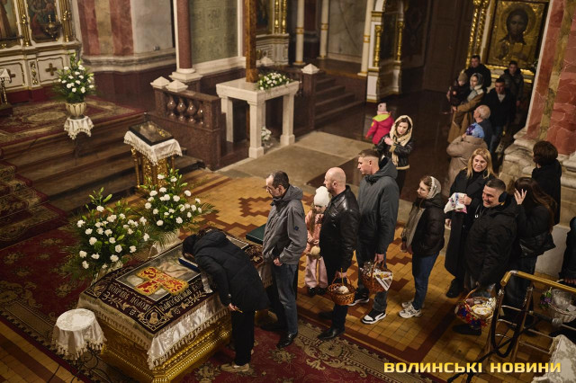 Як у Луцьку освячували кошики напередодні Великодня