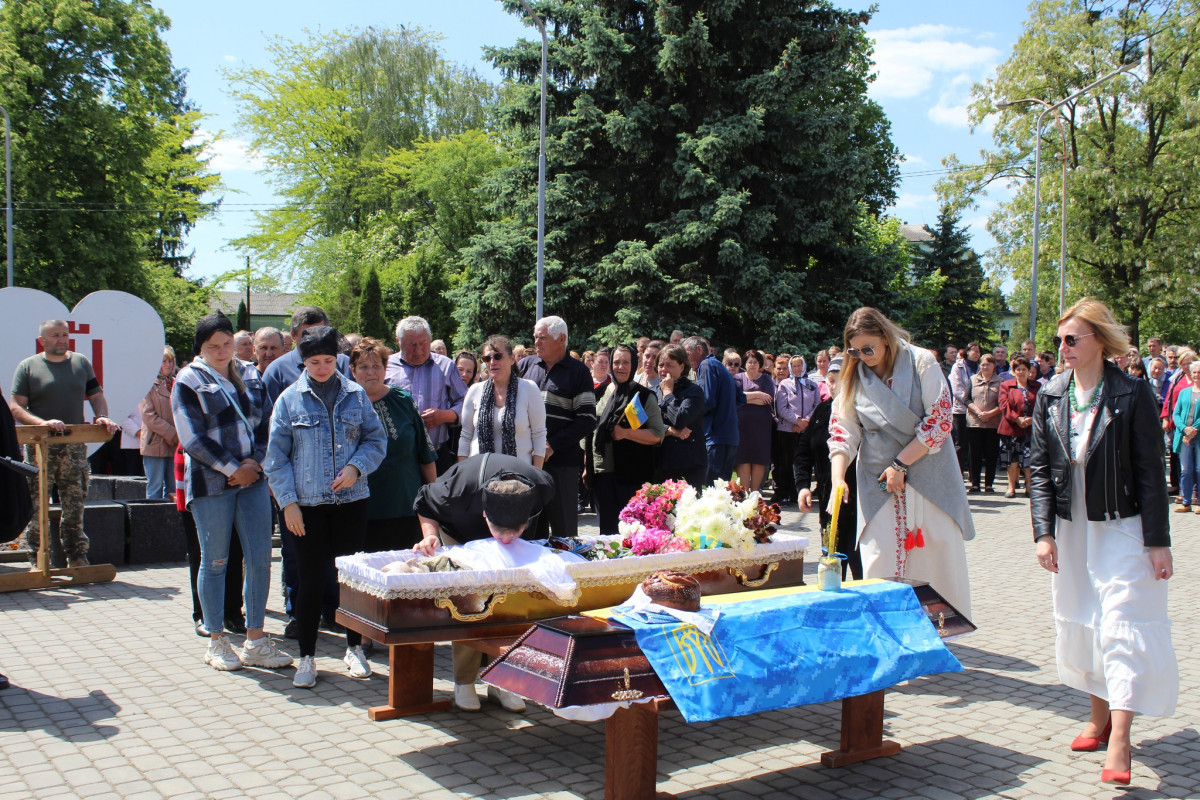 В бою отримав поранення, несумісні з життям: на Волині поховали Героя Сергія Дмитрука
