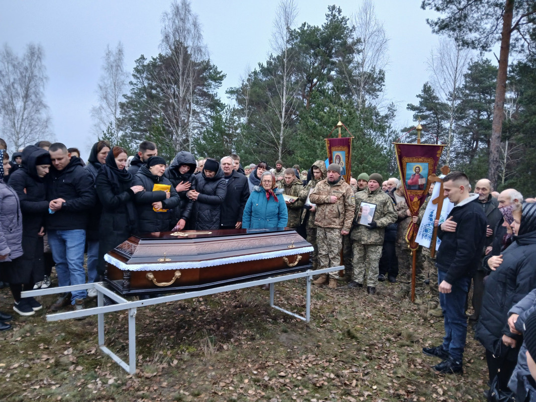 Серце завчасно зупинилося: на Волині провели в останню земну дорогу захисника Миколу Синчука
