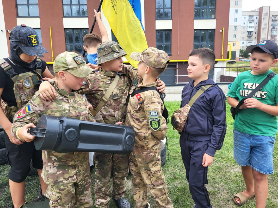 Канікули для допомоги: на Волині діти купили два дрони для захисників України