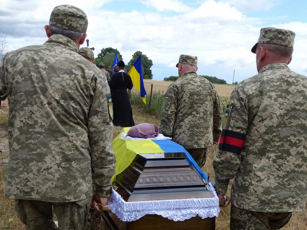 Через майже два роки після загибелі на Волині поховали Героя Валерія Кікавського