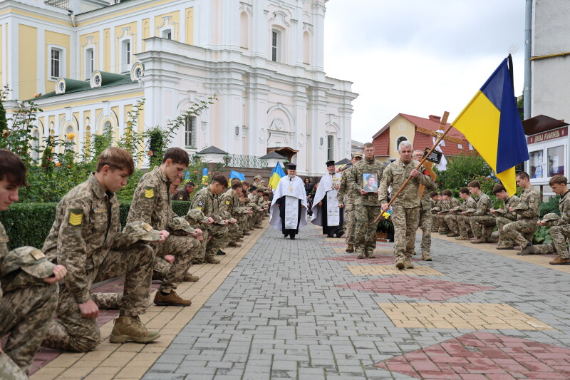Не встиг створити сім’ю: у Луцьку попрощалися з Героєм Олексієм Кривовим, який довгий час вважався зниклим безвісти