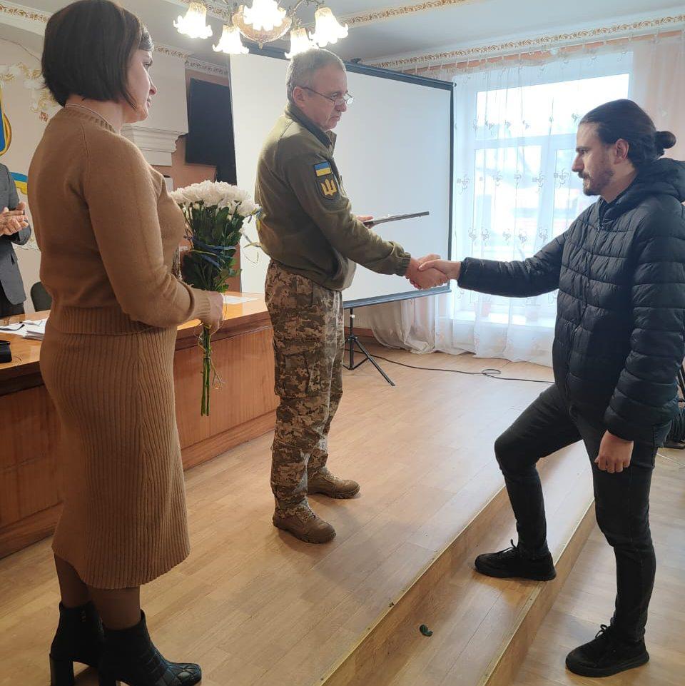 Загинув у бою на Донеччині: рідним Героя з Волині вручили його нагороду