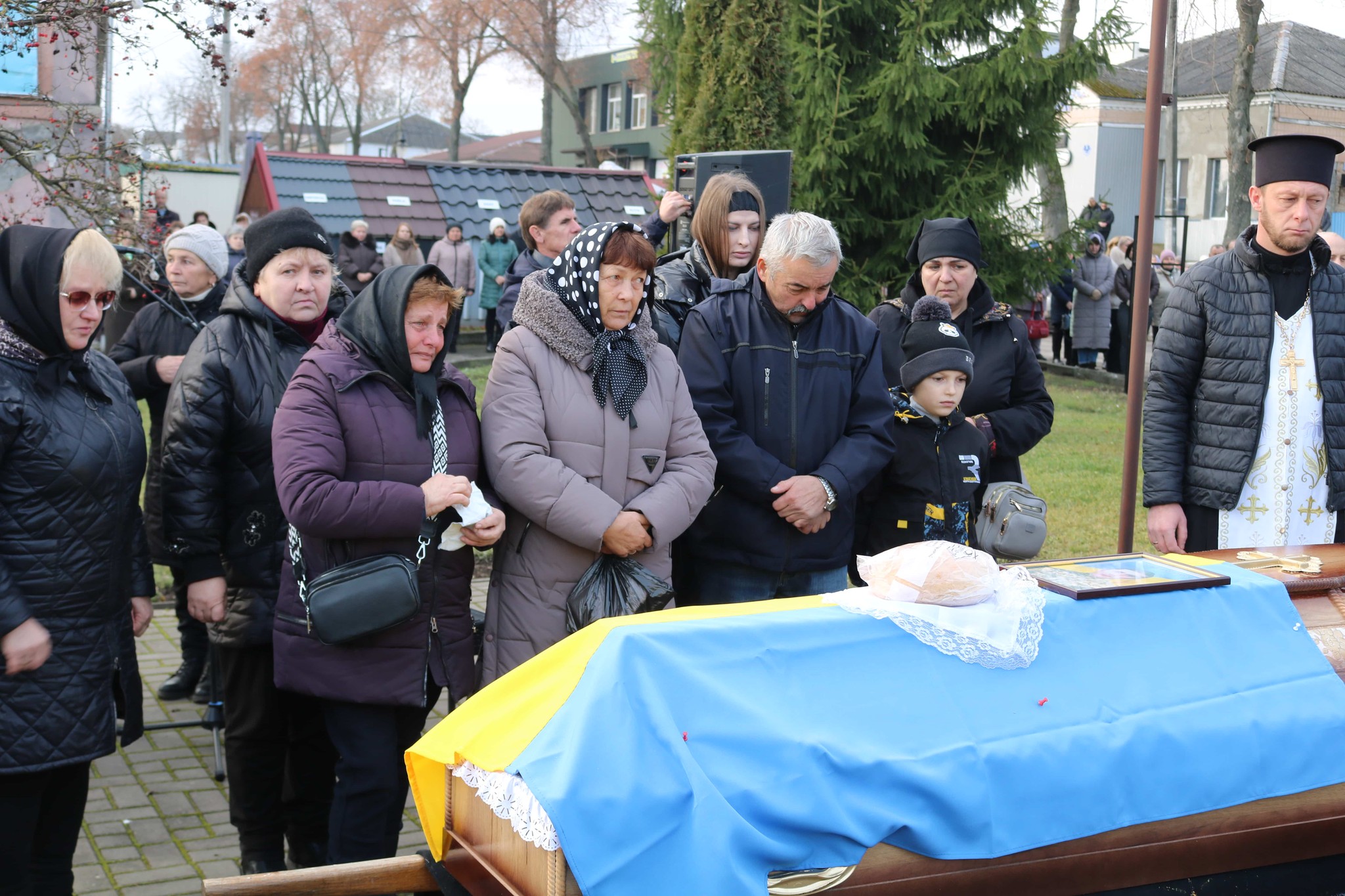 Понад рік вважався безвісти зниклим: у Луцькому районі поховали Героя Василя Цвілюка