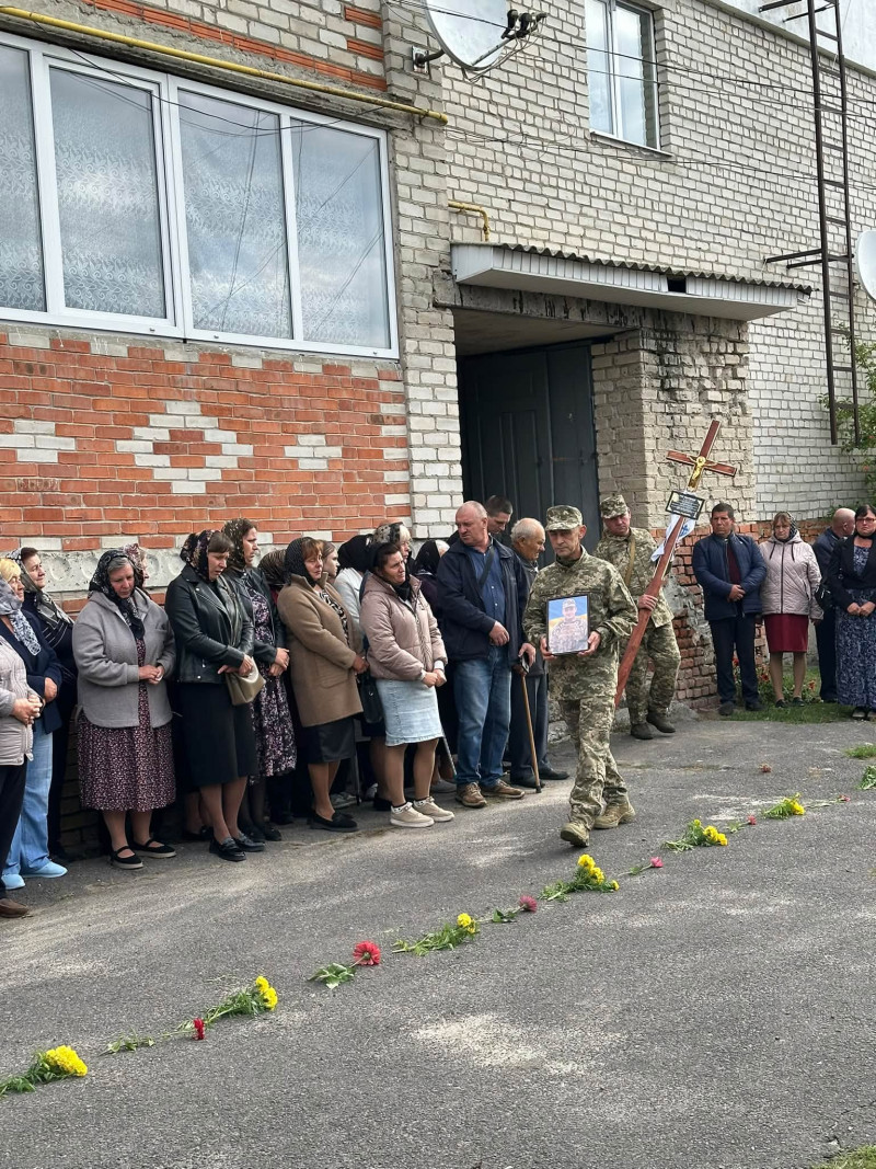 Понад два роки надії та очікування: на Волині провели в останню путь Героя Андрія Лабанта