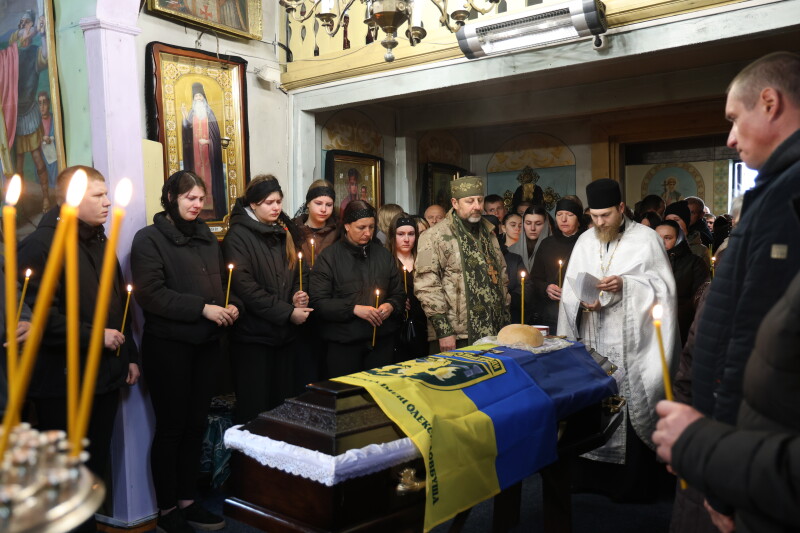 Загинув понад півтора року тому: у Луцькій громаді попрощалися з полеглим Героєм Іваном Матвіюком