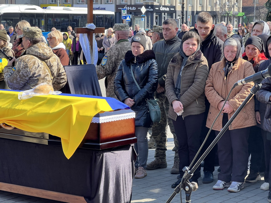 Ковелі у жалобі: громада провела в останню дорогу Героїв — Бориса Нестерука та Олександра Кратюка