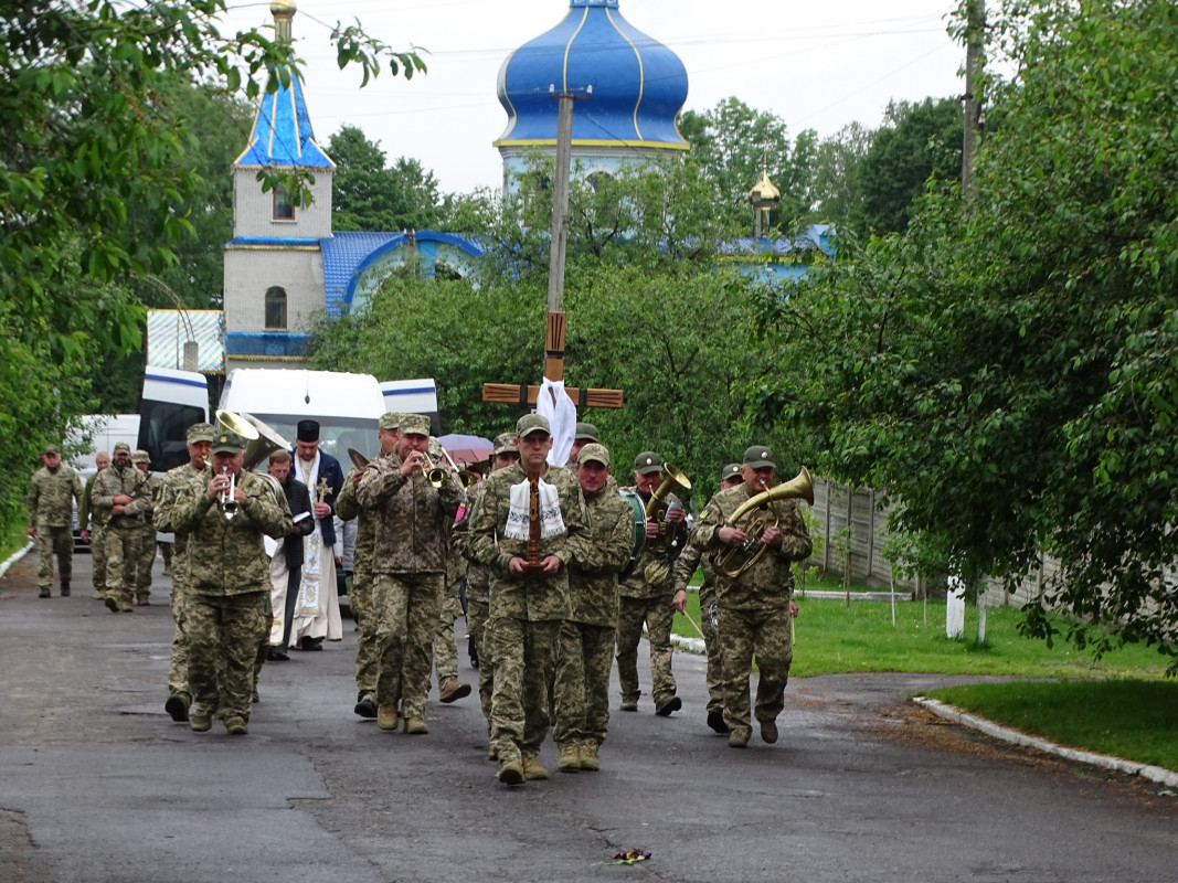 Став до лав ЗСУ після звістки про зникнення безвісти брата: на Волині поховали 23-річного Героя Любомира Дячука
