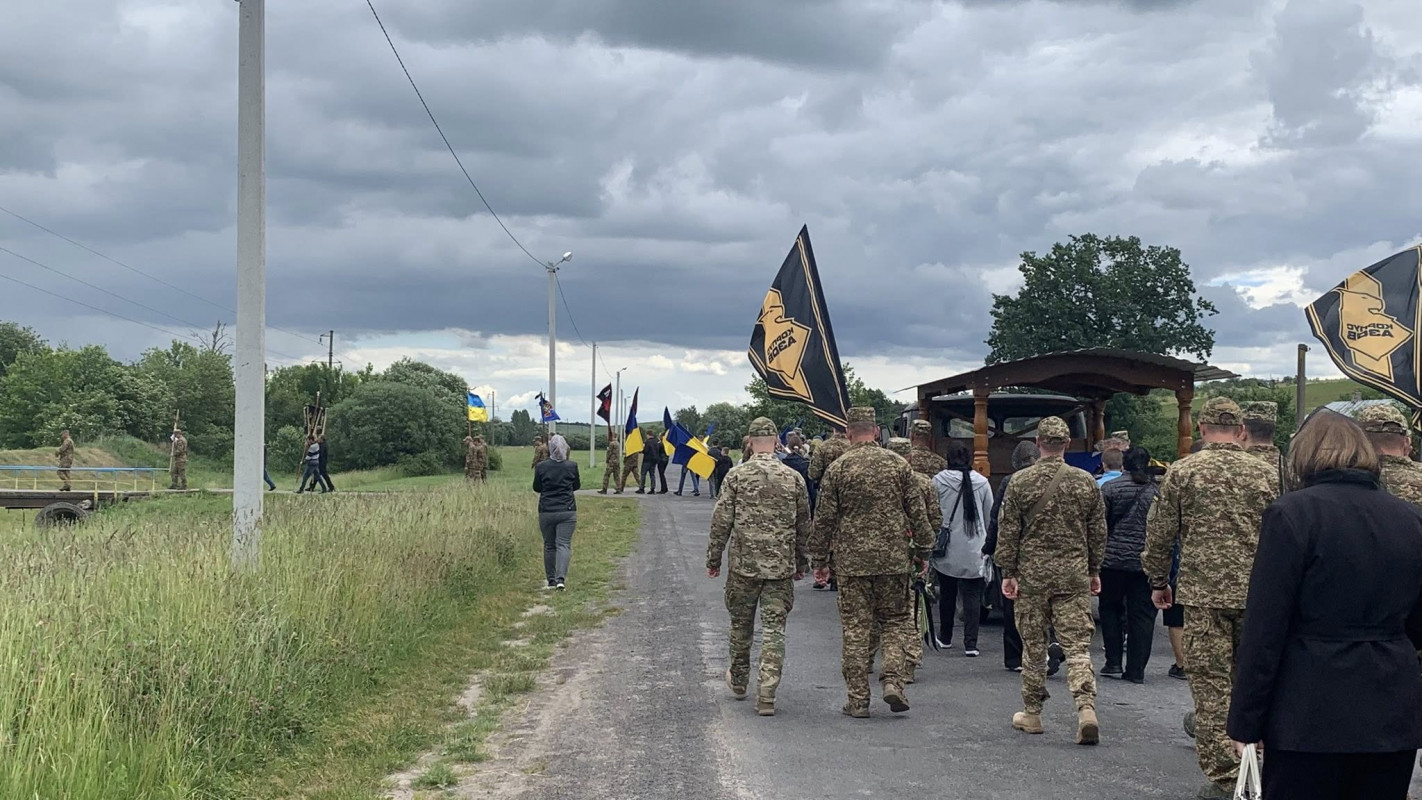 Віддав життя за Україну: на Волині провели в останню дорогу воїна Юрія Ростанюка