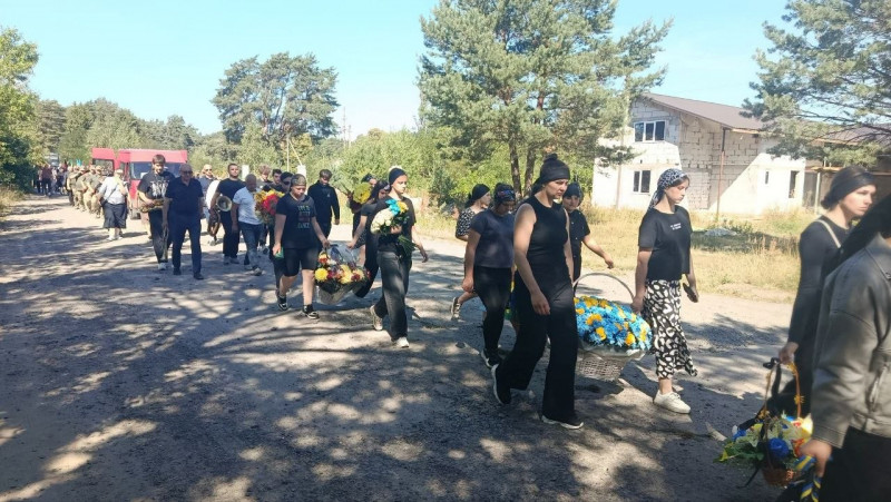 Залізничник, який став оператором БпЛА: на Волині попрощалися із Героєм Василем Мотрунчиком