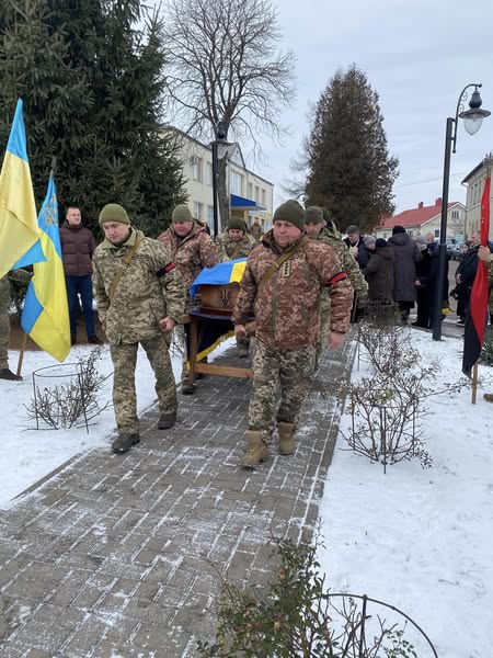 Загинув у бою на Покровському напрямку: у Луцькому районі прощаються із Героєм Андрієм Головчуном