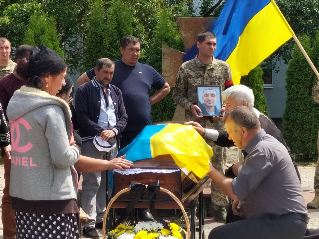 Багатодітний батько, котрий повернувся з-за кордону і пішов на війну: у Луцькому районі поховали Героя Дмитра Чижевича. Фото