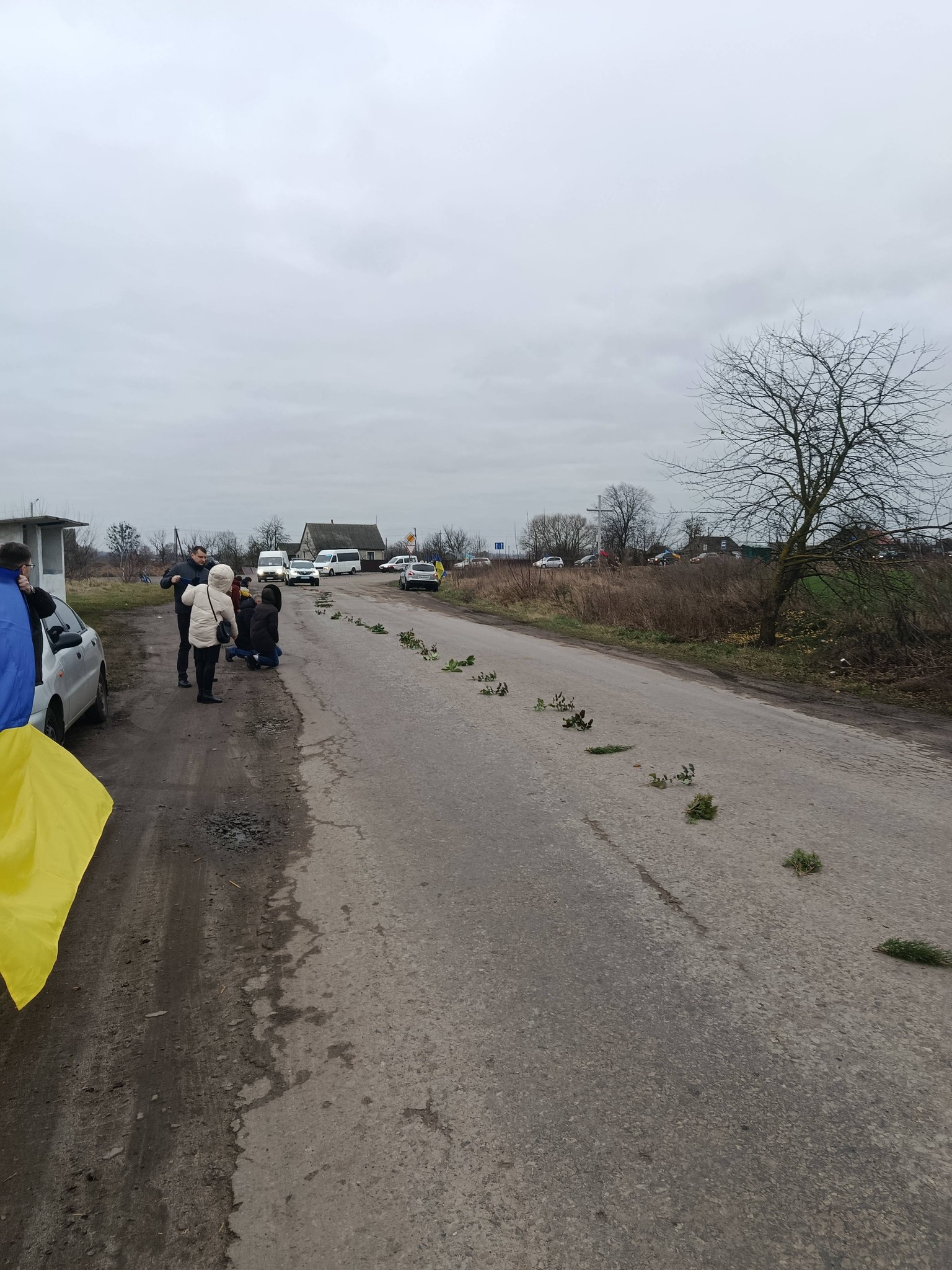 Дев’ять місяців вважався зниклим безвісти: на Волині останню земну дорогу провели Героя Василя Шміло