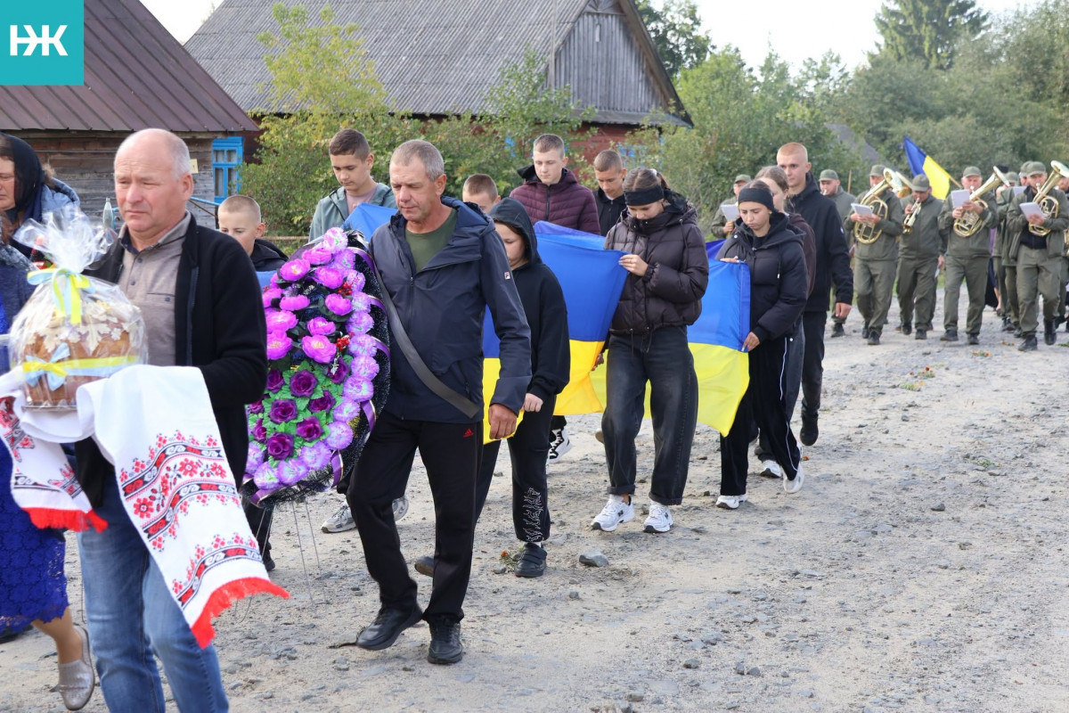 У громаді на Волині попрощалися із загиблим на Сумщині захисником Володимиром Хвесиком