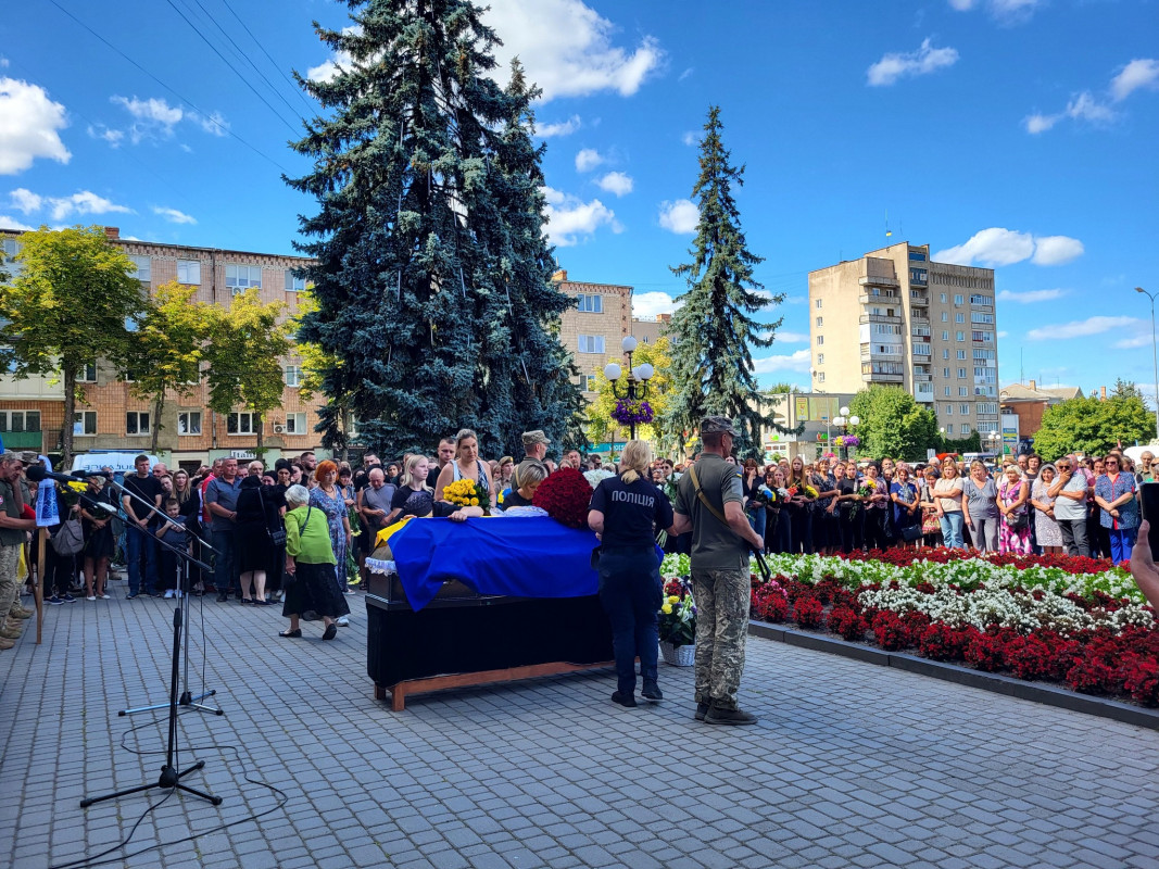 Волинь попрощалася з «молодим Залужним»: загиблого Героя Бориса Степанюка провели в останню дорогу