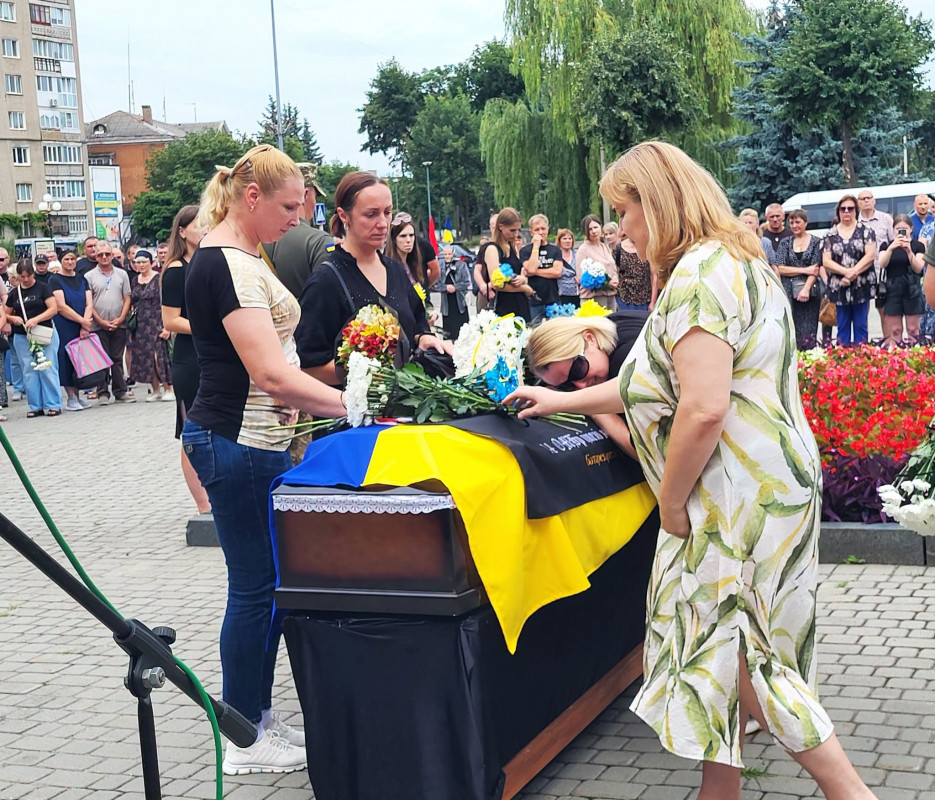 Життя обірвала війна за кілька місяців до 50-річчя: на Волині попрощалися із Героєм Віталієм Мартинюком
