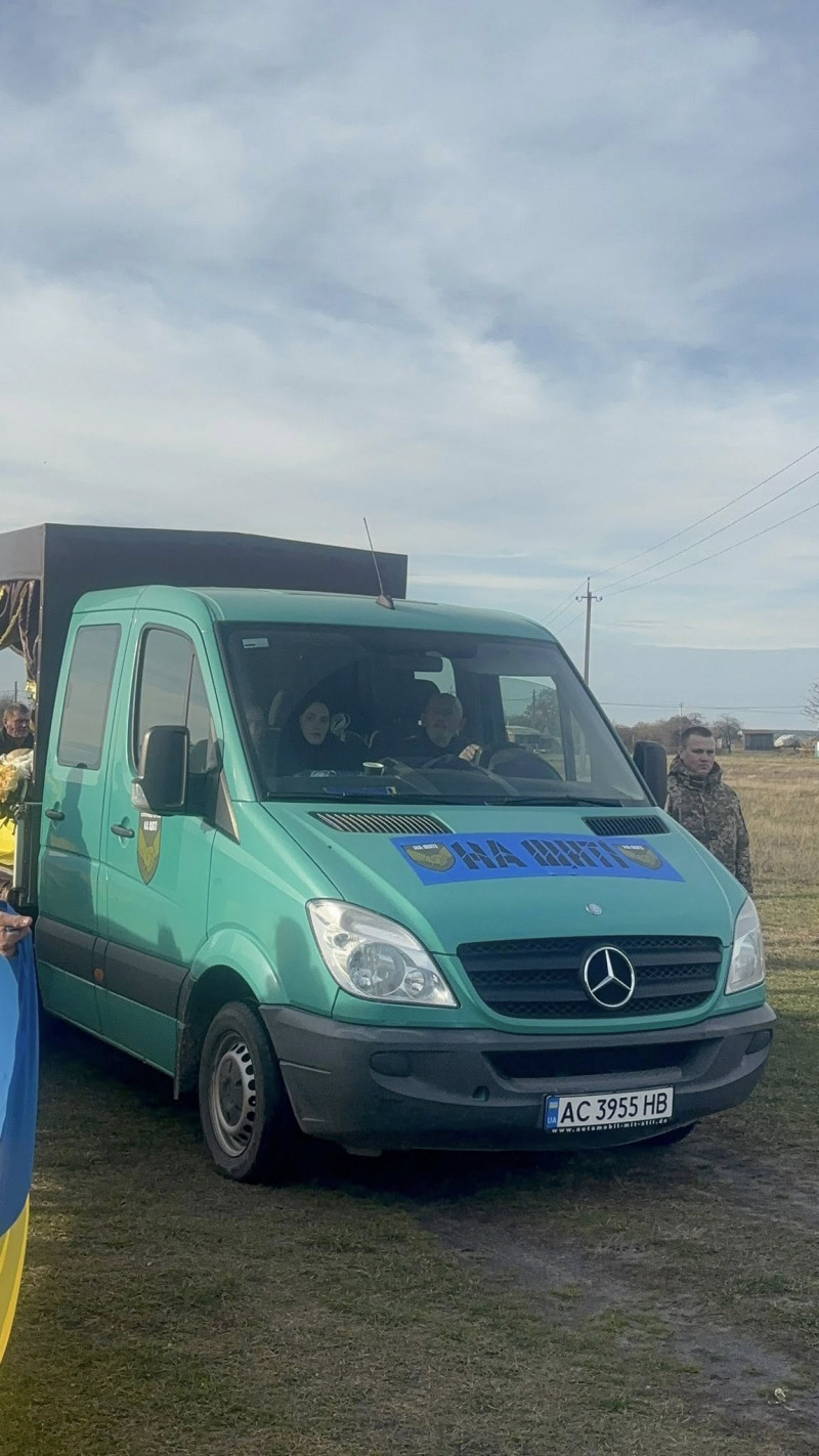 До останнього подиху боронив Україну: на Волині попрощалися із загиблим Героєм Іваном Кіпенем