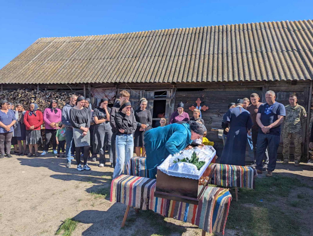 У громаді на Волині попрощалися з військовим Юрієм Шевчуком