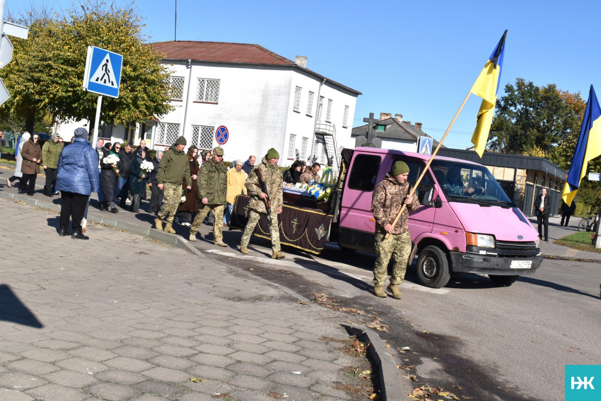 Смерть спіткала не на полі бою, а на відносно мирній території: на Волині попрощались з Героєм Іваном Андрусиком