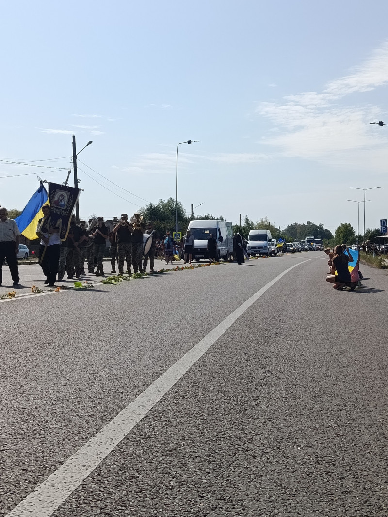 18 місяців вважався зниклим безвісти: на Волині провели в останню дорогу Героя Миколу Пеприка