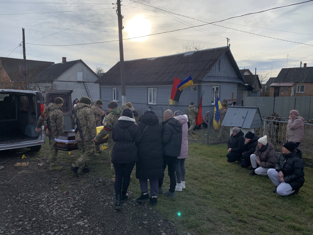 Майже через 7 місяців повернувся додому: на Волині попрощалися з 33-річним Героєм Дмитром Трофімюком