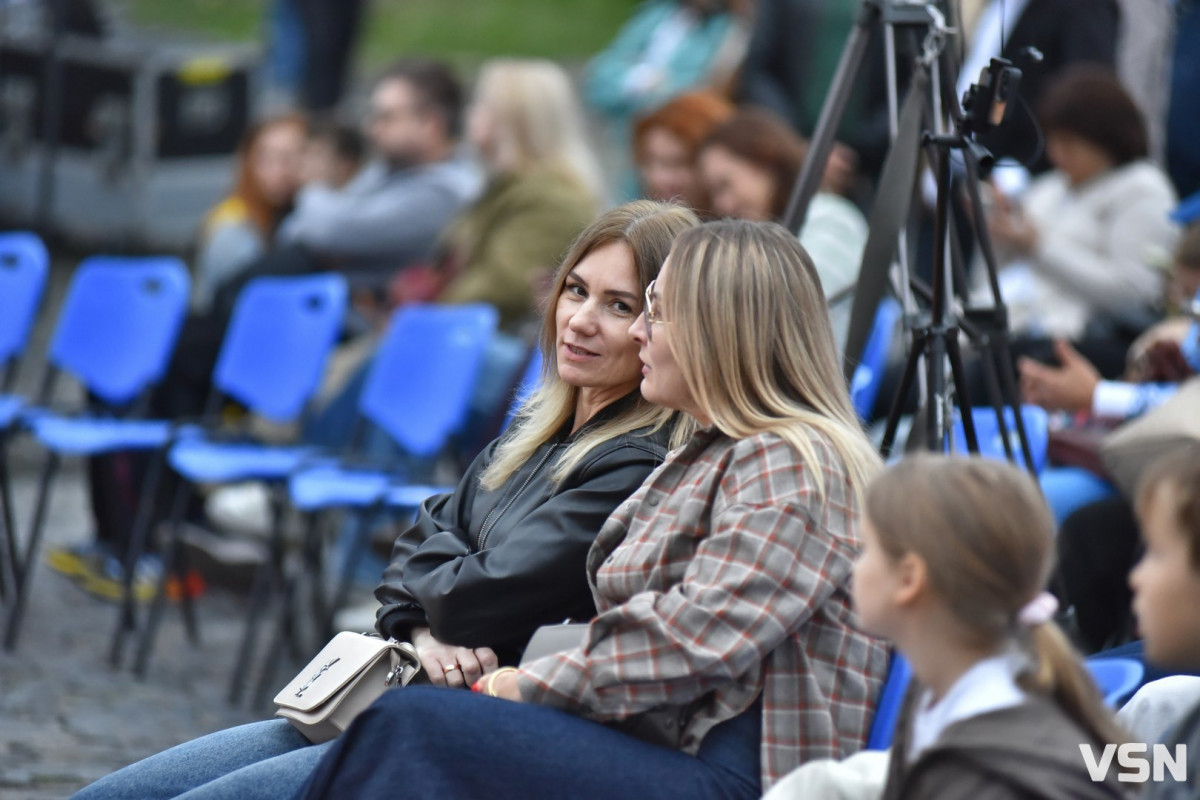 У центрі Луцька просто неба звучала «Музика крізь віки». Фоторепортаж