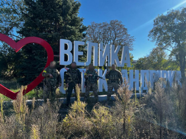 Поліцейські з Волині повернули український стяг у Велику Олександрівку