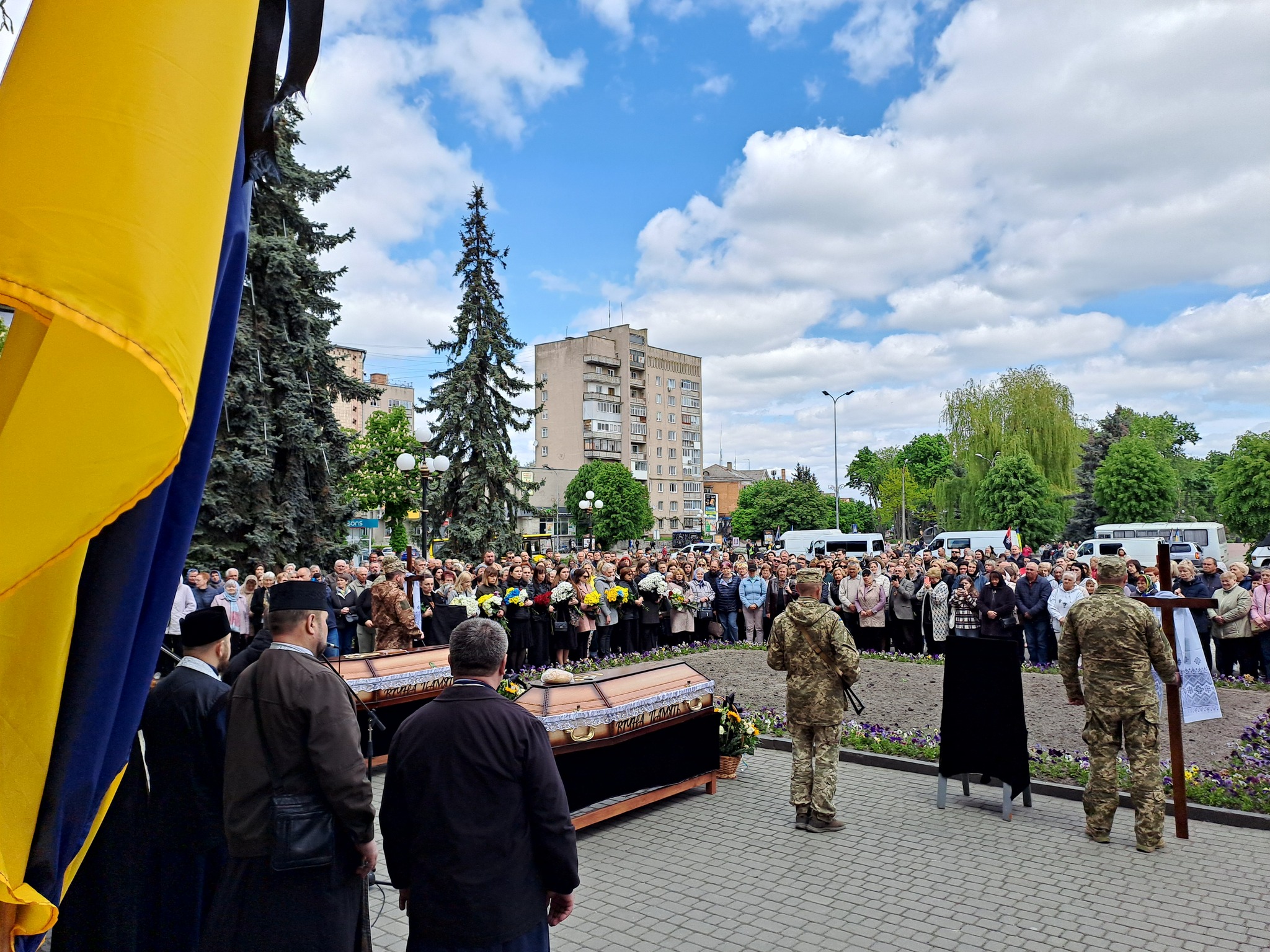 «Тато – моя душа, яку з мене вирвали»: на Волині в один день попрощалися з двома Героями - Максимом Плотніковим та Русланом Фатхудіновим