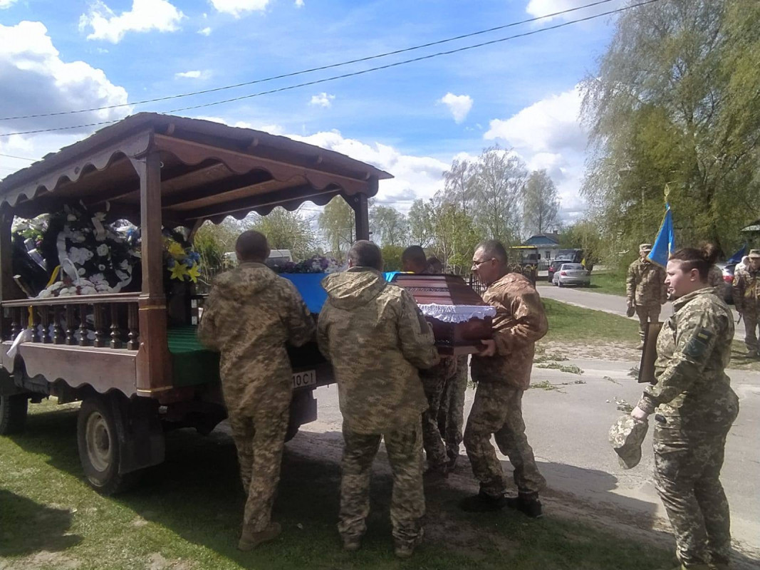 Понад півтора року вважався зниклим безвісти: у громаді на Волині попрощалися із воїном Юрієм Мухіним