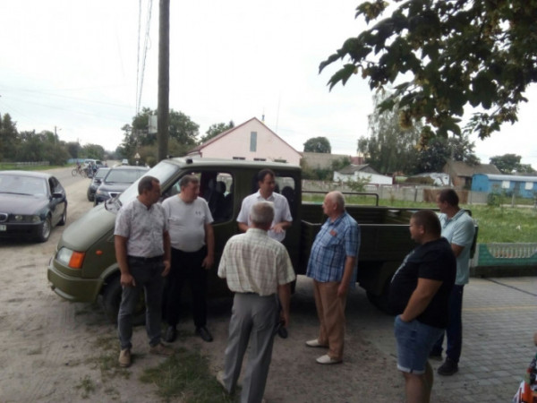 На Волині у громаді, що під білоруссю, купили авто для ЗСУ