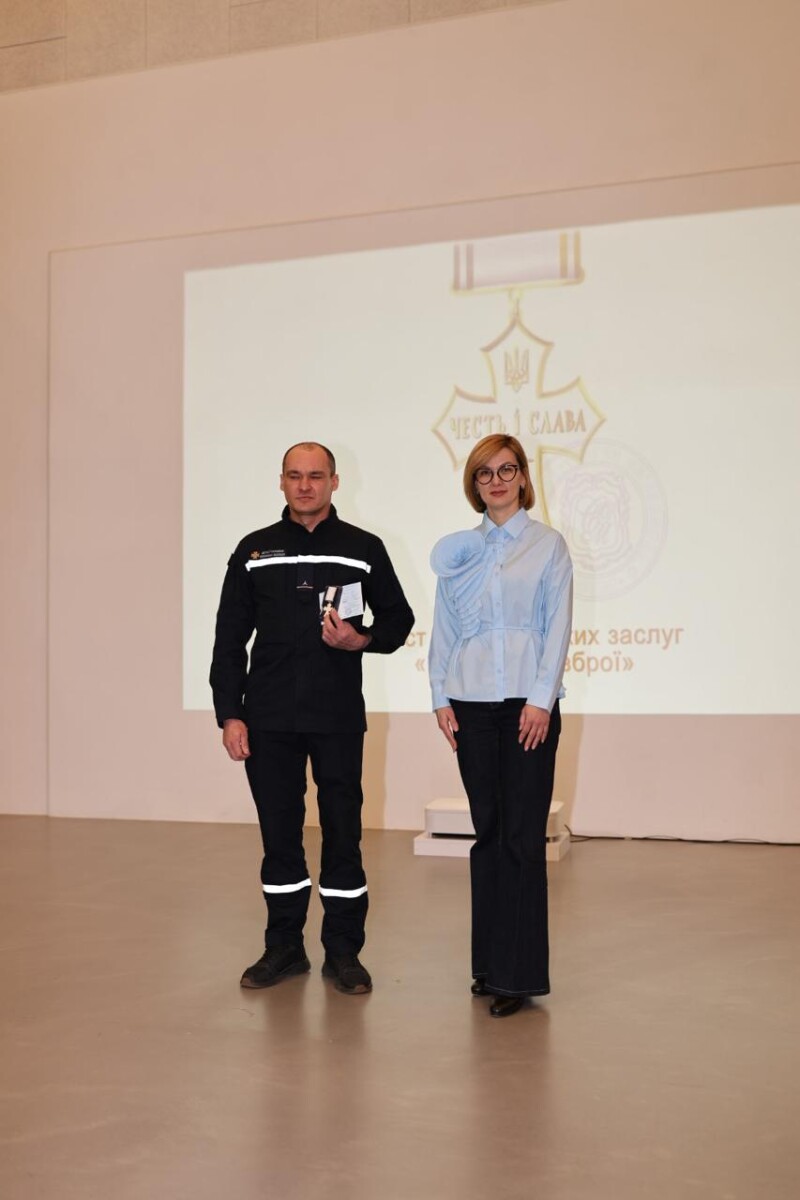 «Герої без зброї»: у Луцьку вручили почесні відзнаки людям, які щодня рятують і допомагають