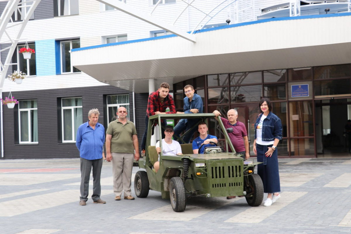 На Волині студенти створили баггі для військових